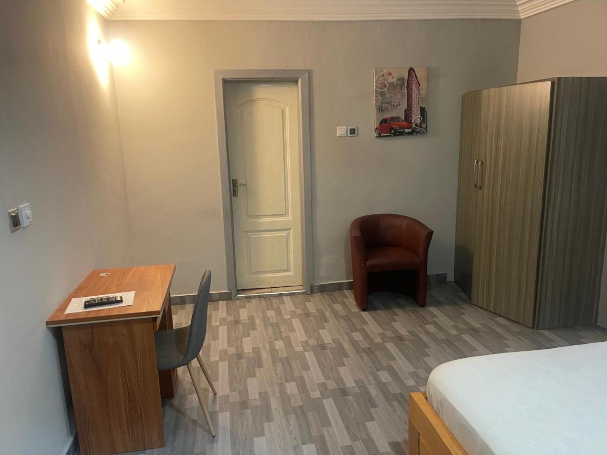 Bonsukoda Lodge Madina Luaran gambar
