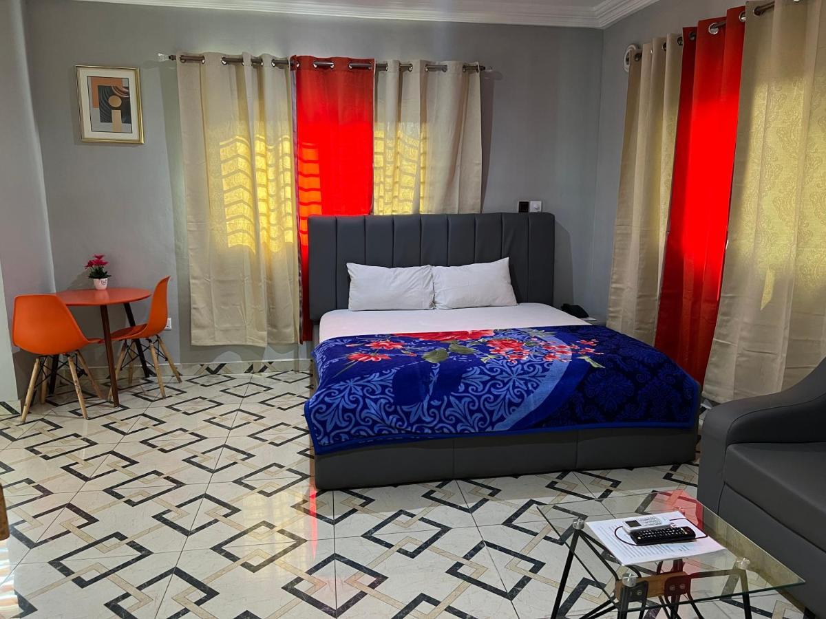Bonsukoda Lodge Madina Luaran gambar