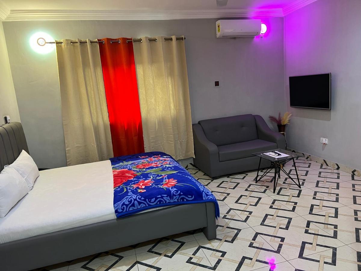 Bonsukoda Lodge Madina Luaran gambar