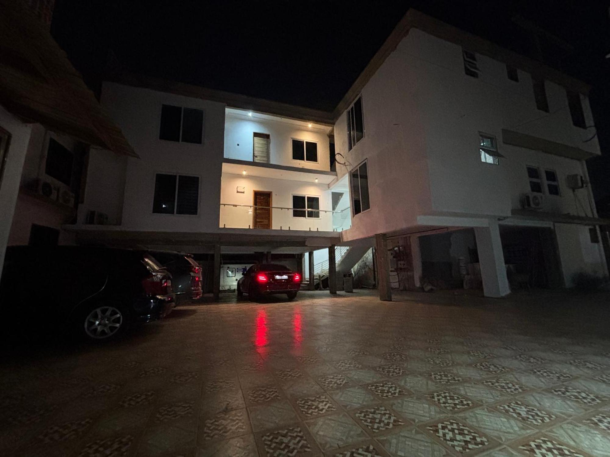 Bonsukoda Lodge Madina Luaran gambar