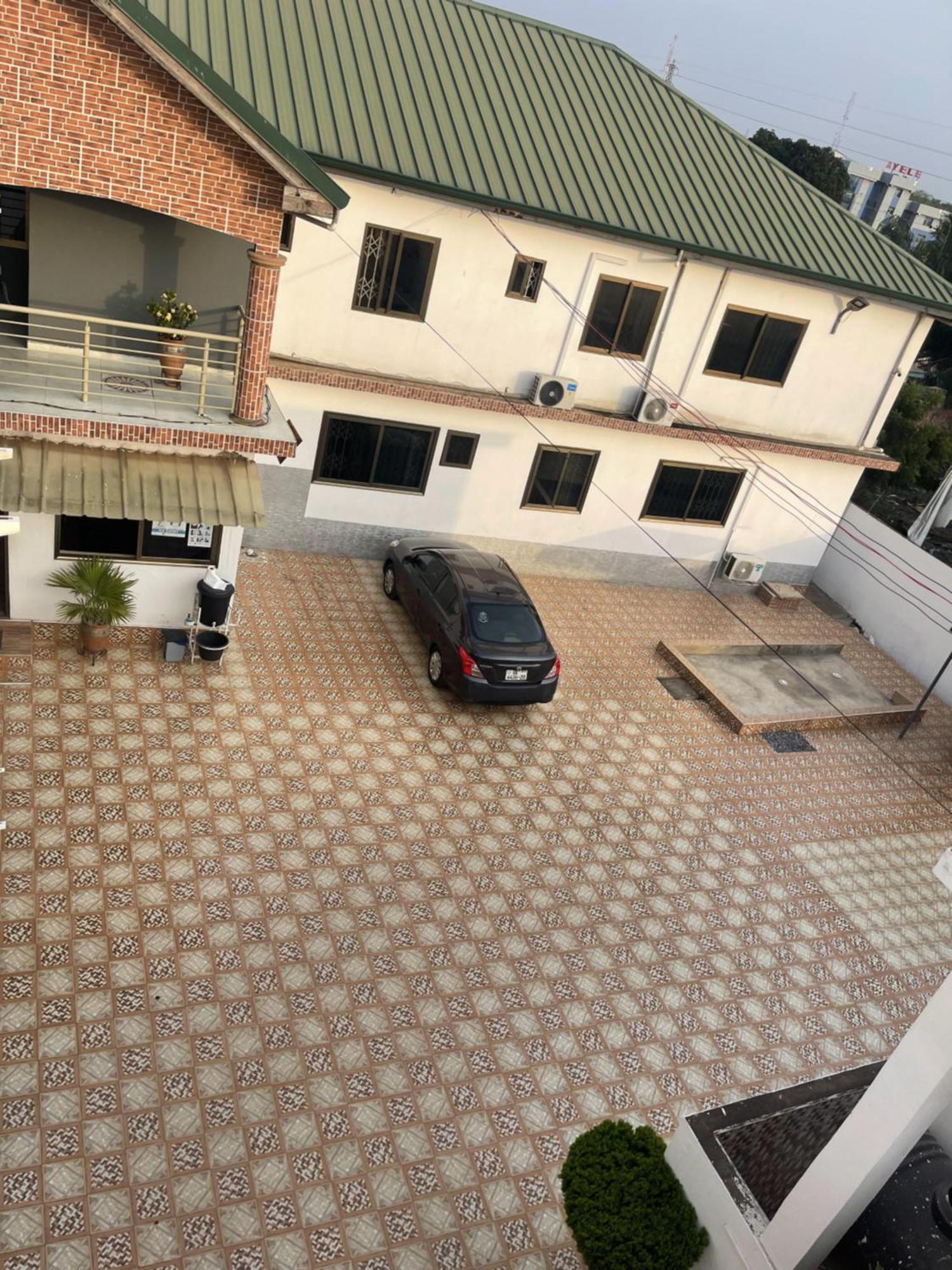 Bonsukoda Lodge Madina Luaran gambar