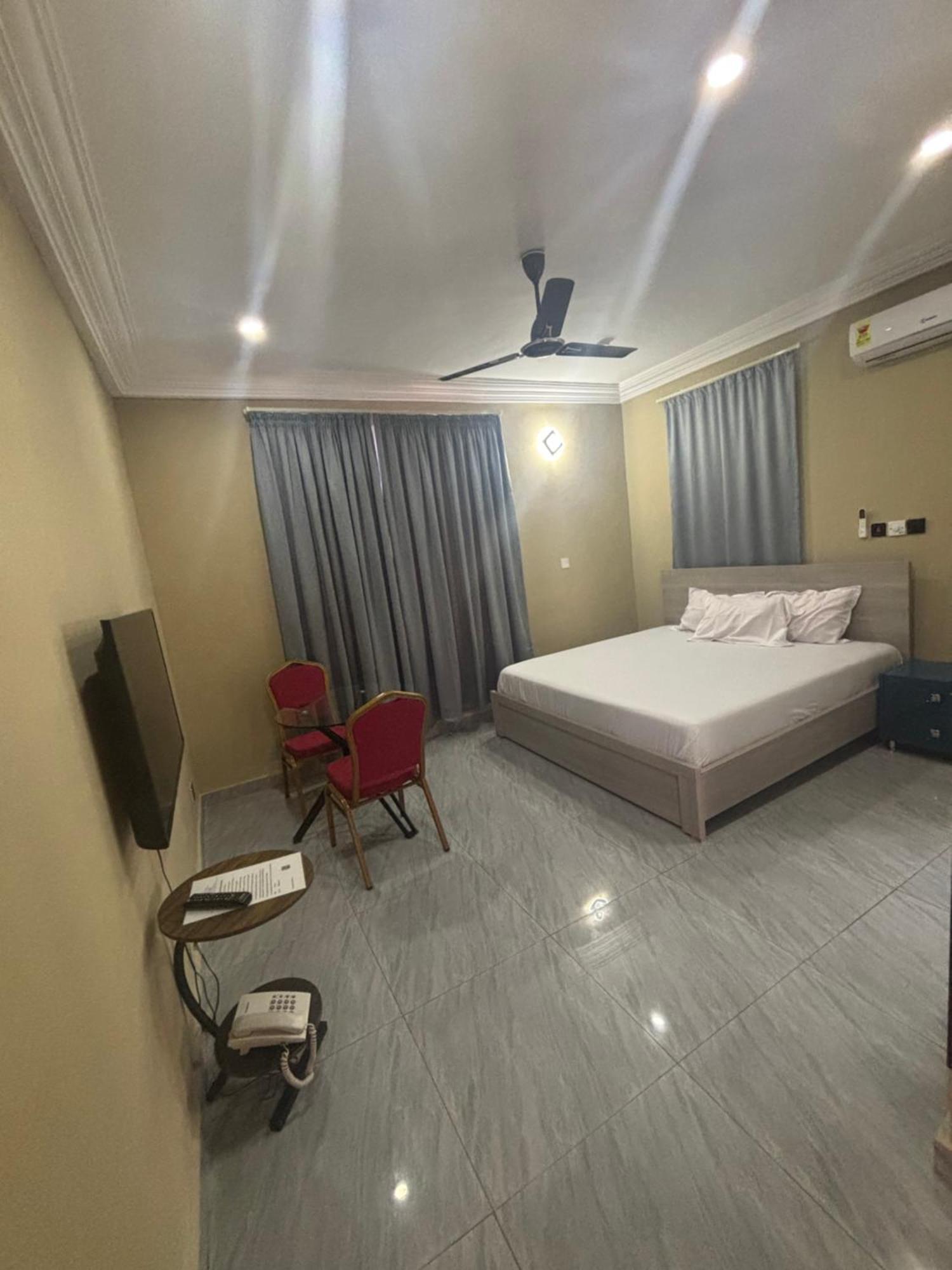 Bonsukoda Lodge Madina Luaran gambar