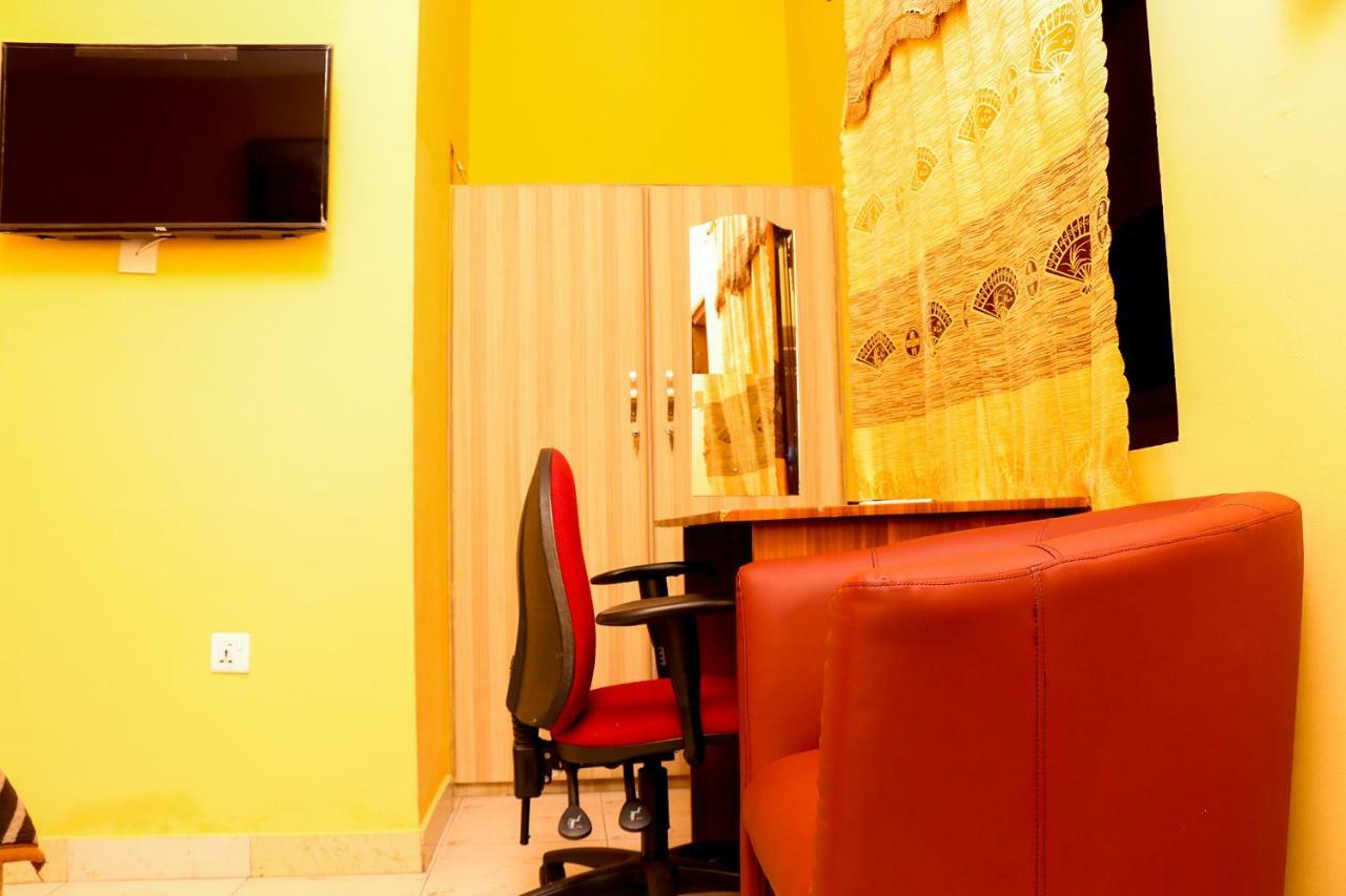 Bonsukoda Lodge Madina Luaran gambar