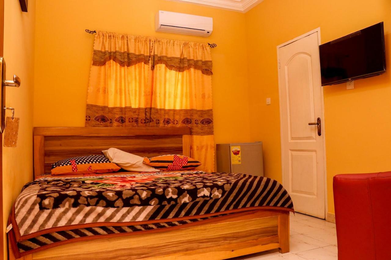 Bonsukoda Lodge Madina Luaran gambar