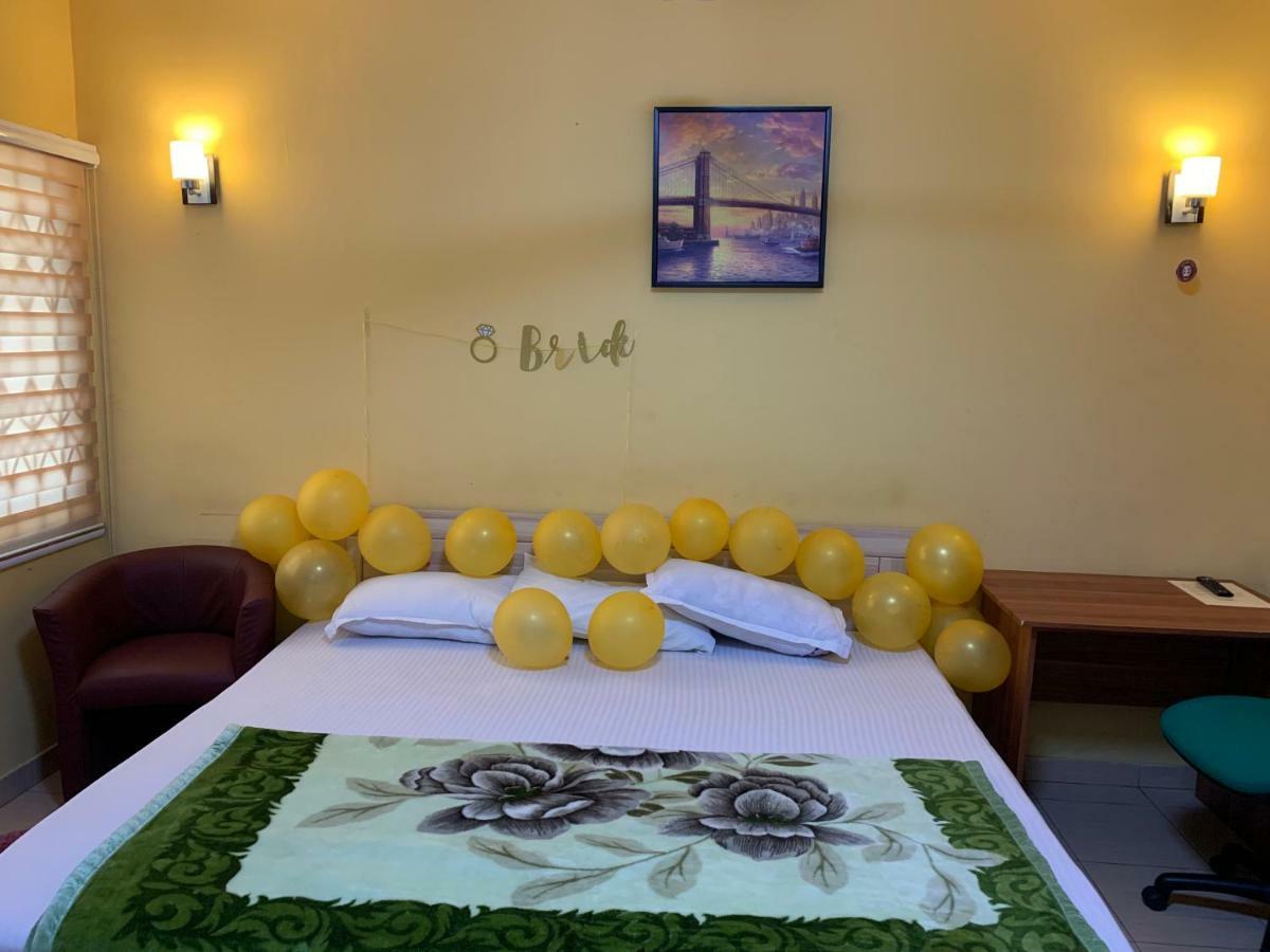 Bonsukoda Lodge Madina Luaran gambar