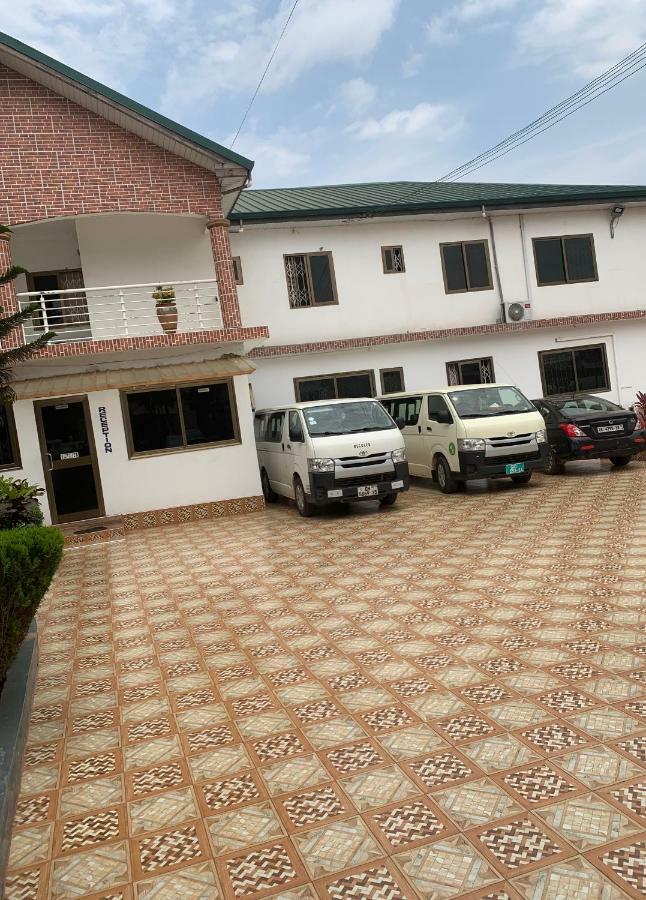 Bonsukoda Lodge Madina Luaran gambar