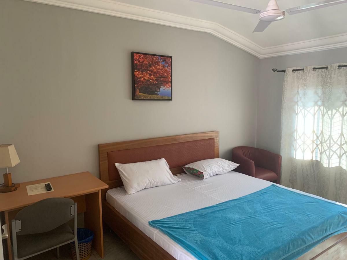 Bonsukoda Lodge Madina Luaran gambar